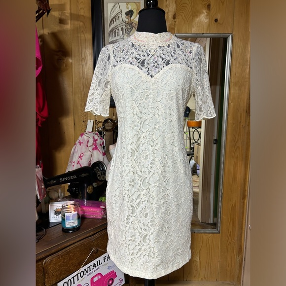 Cream Floral Lace Mini Dress NWT Size Medium - Picture 3 of 11